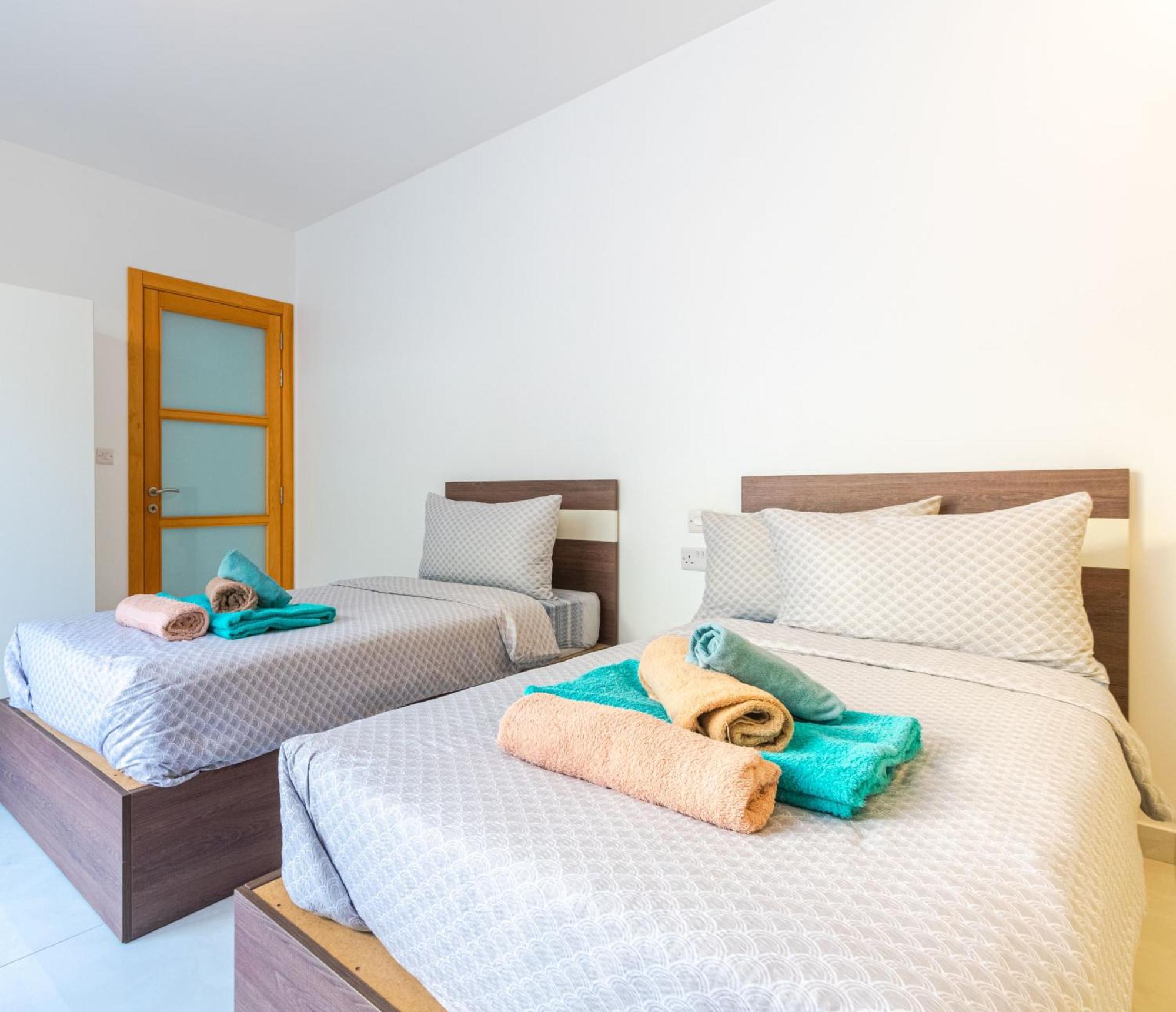 New Spacious 3bdr 2 Bth Bugibba Lägenhet *