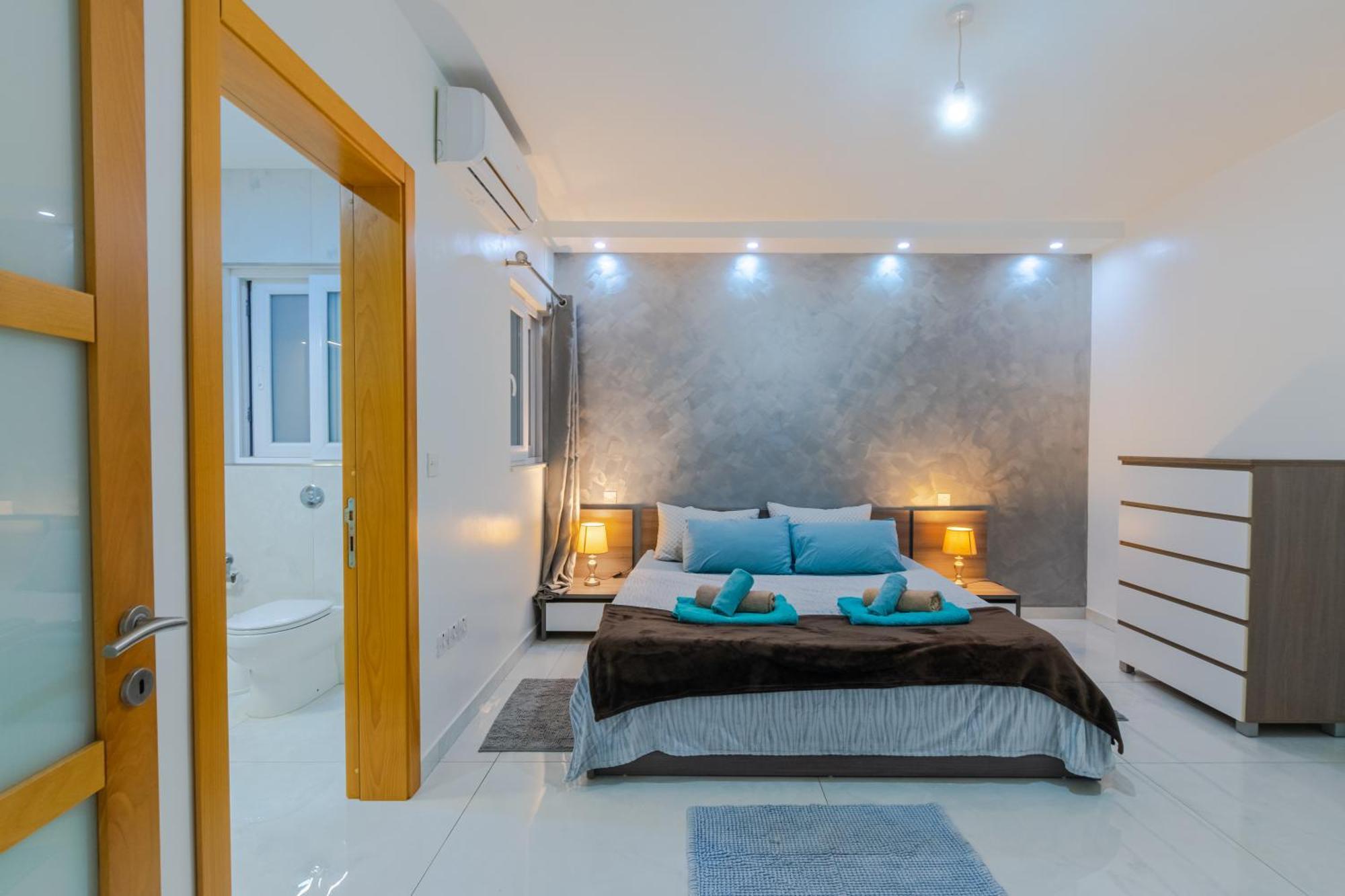 New Spacious 3bdr 2 Bth Bugibba Apartment