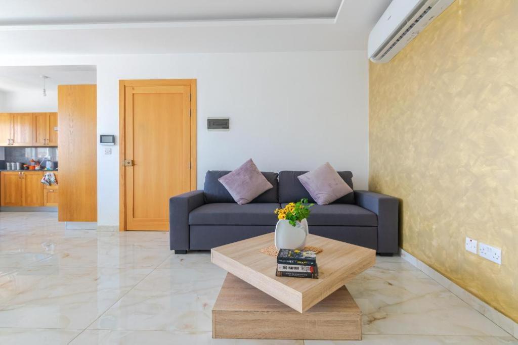 New Spacious 3bdr 2 Bth Bugibba Lägenhet *
