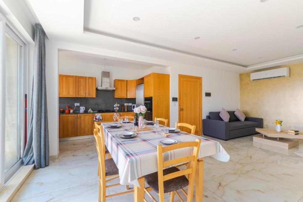 New Spacious 3bdr 2 Bth Bugibba Lägenhet *