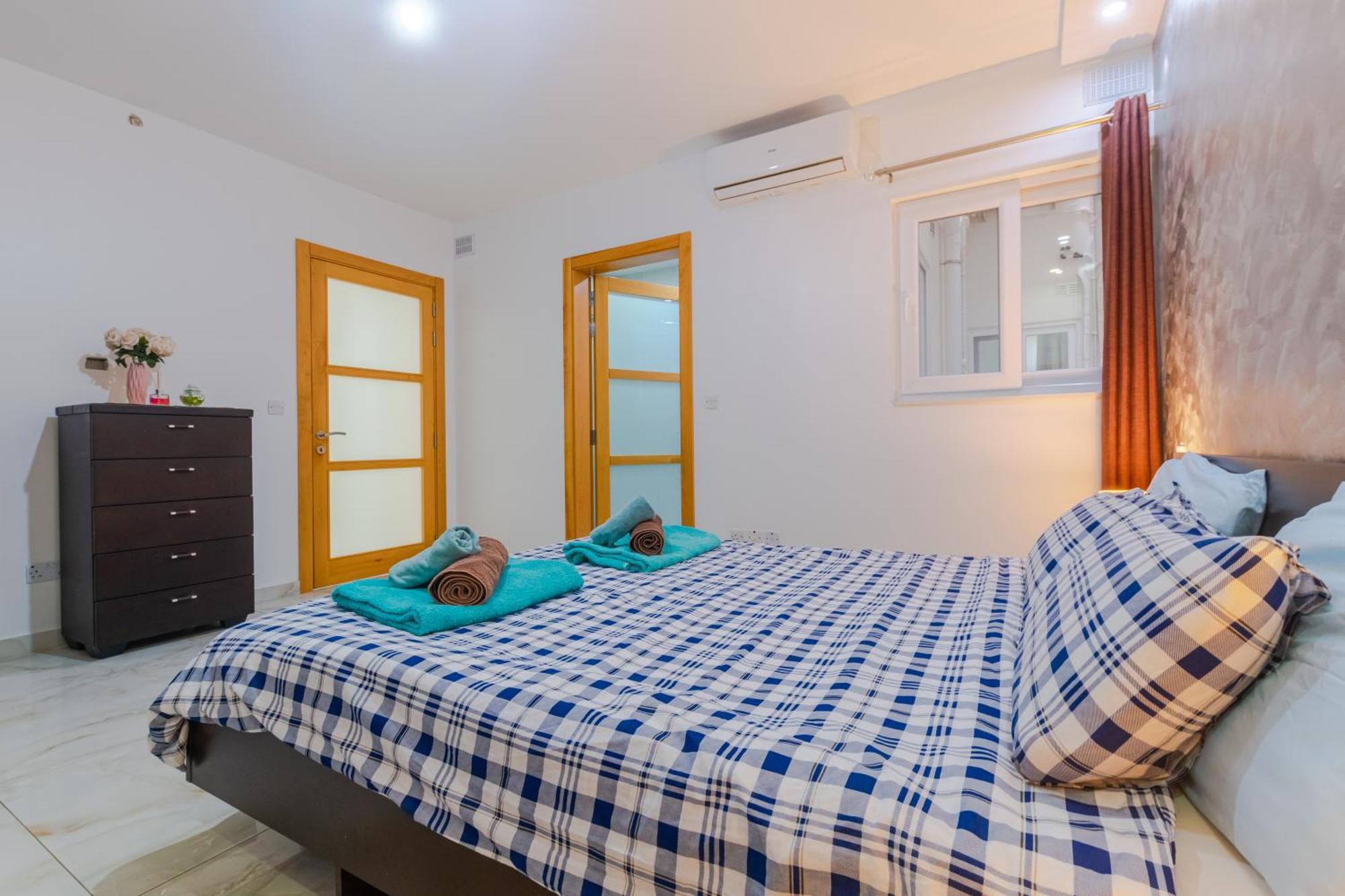 New Spacious 3bdr 2 Bth Bugibba San Pawl il-Baħar