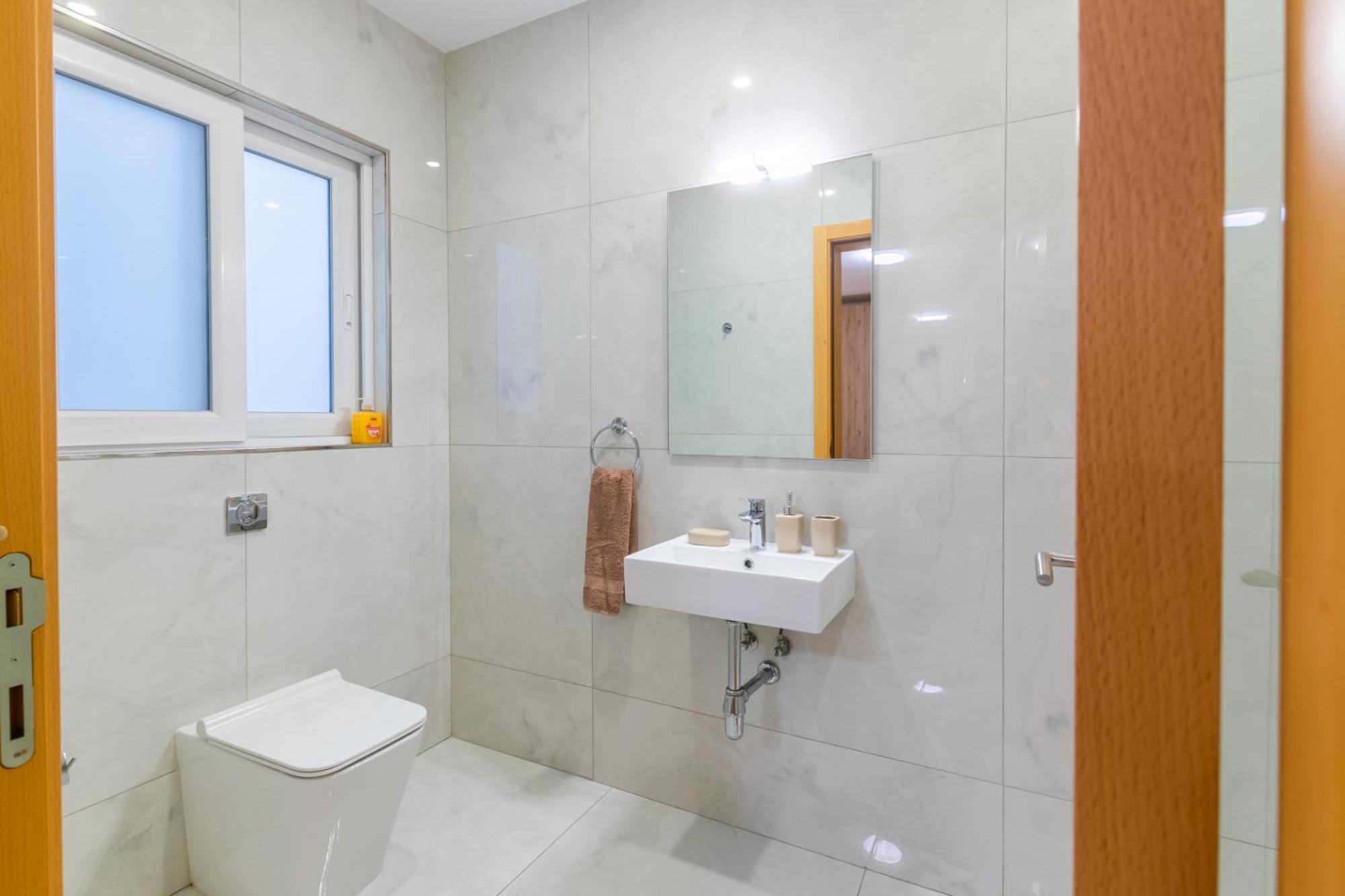 New Spacious 3bdr 2 Bth Bugibba * San Pawl il-Baħar